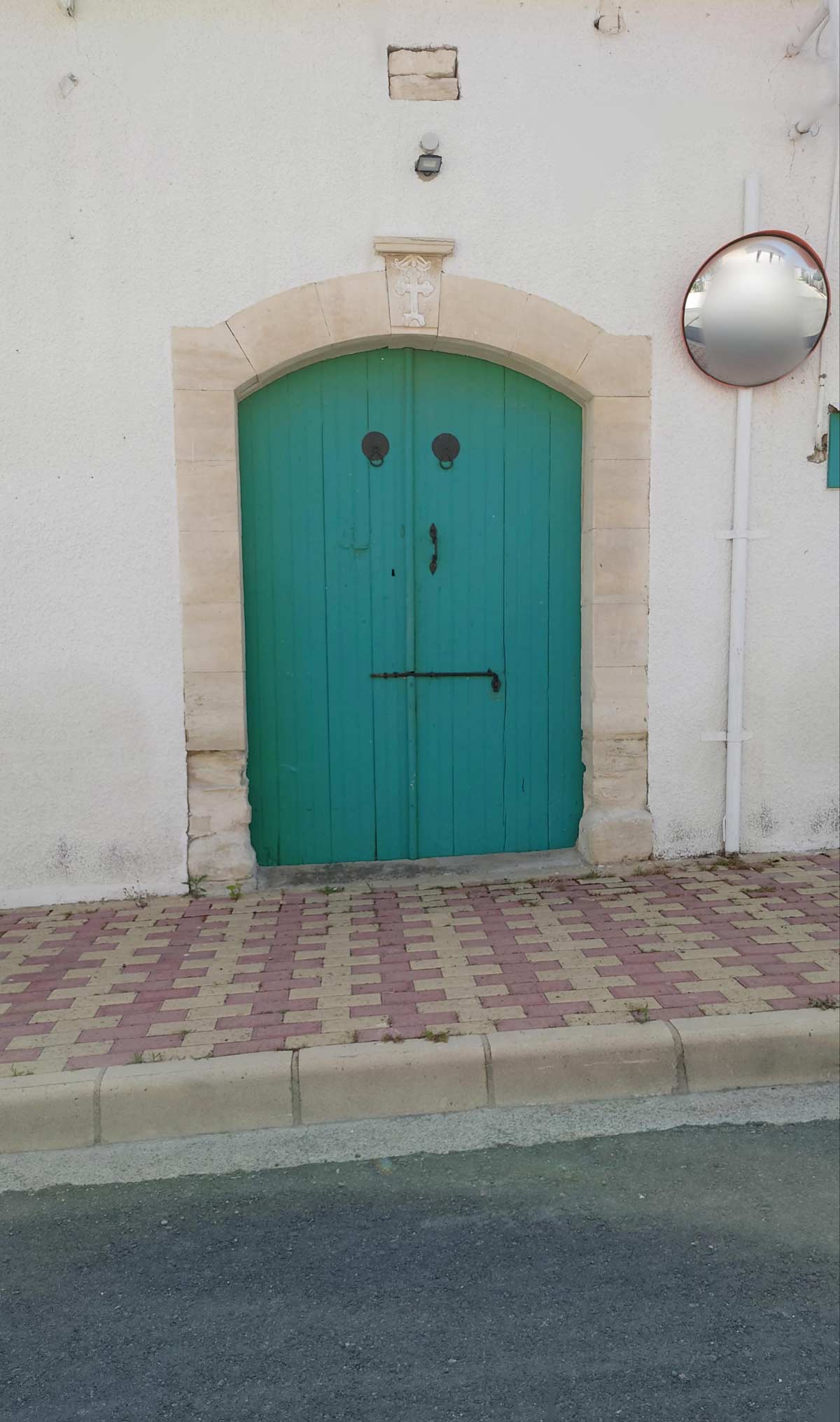 Moody door