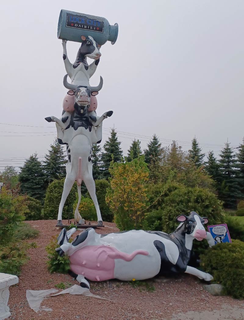 Today I encowntered a very interesting statue in Sault Ste. Marie, Ontario Canada