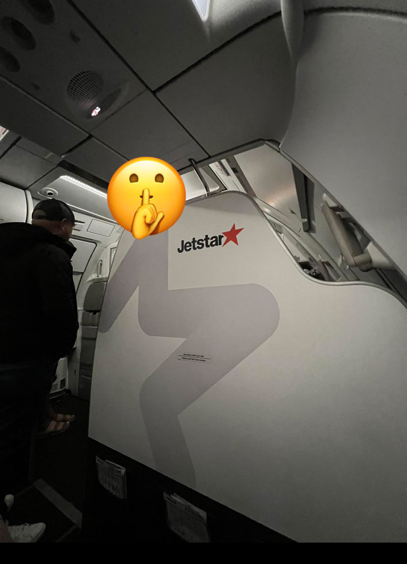 The jetstar plane decor looks like someone twerking