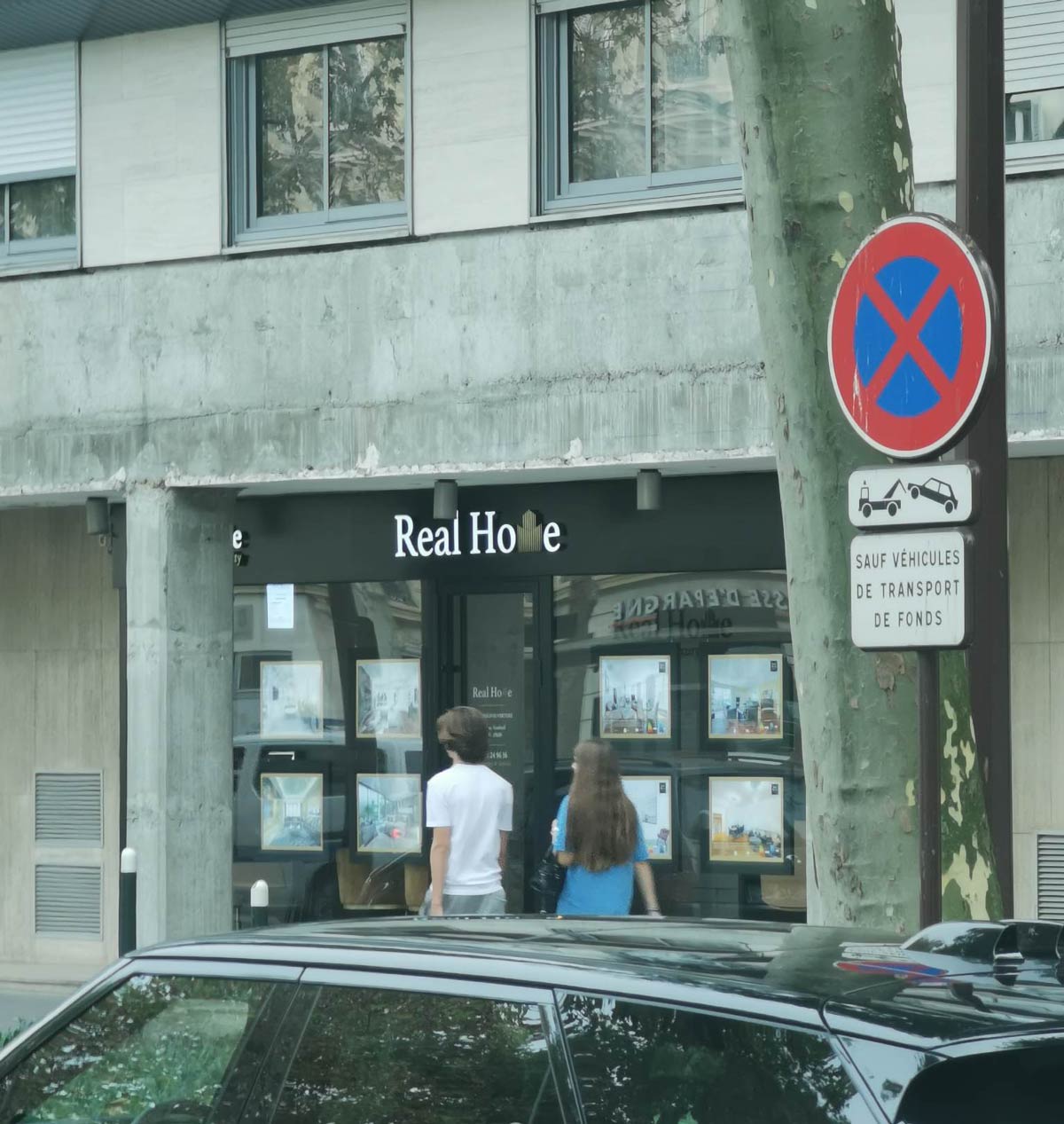 My friend saw this real estate agency in Paris