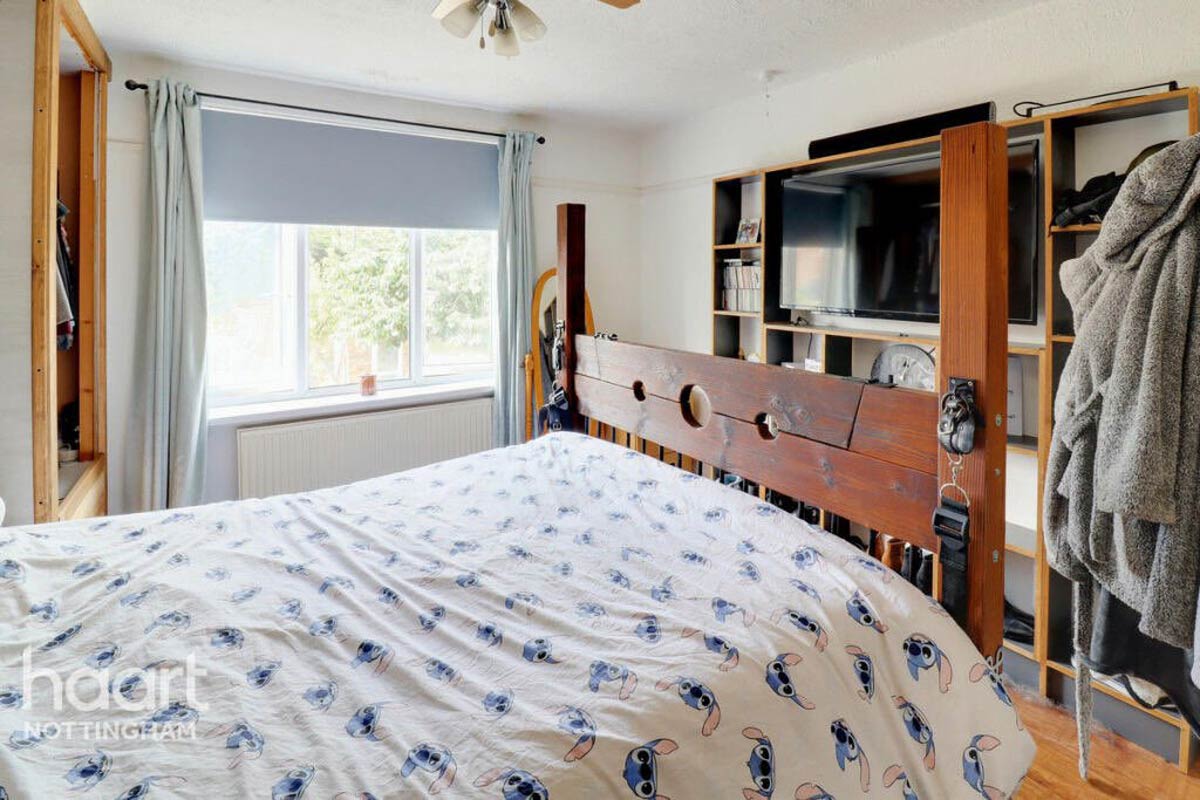 This bed on a home listing