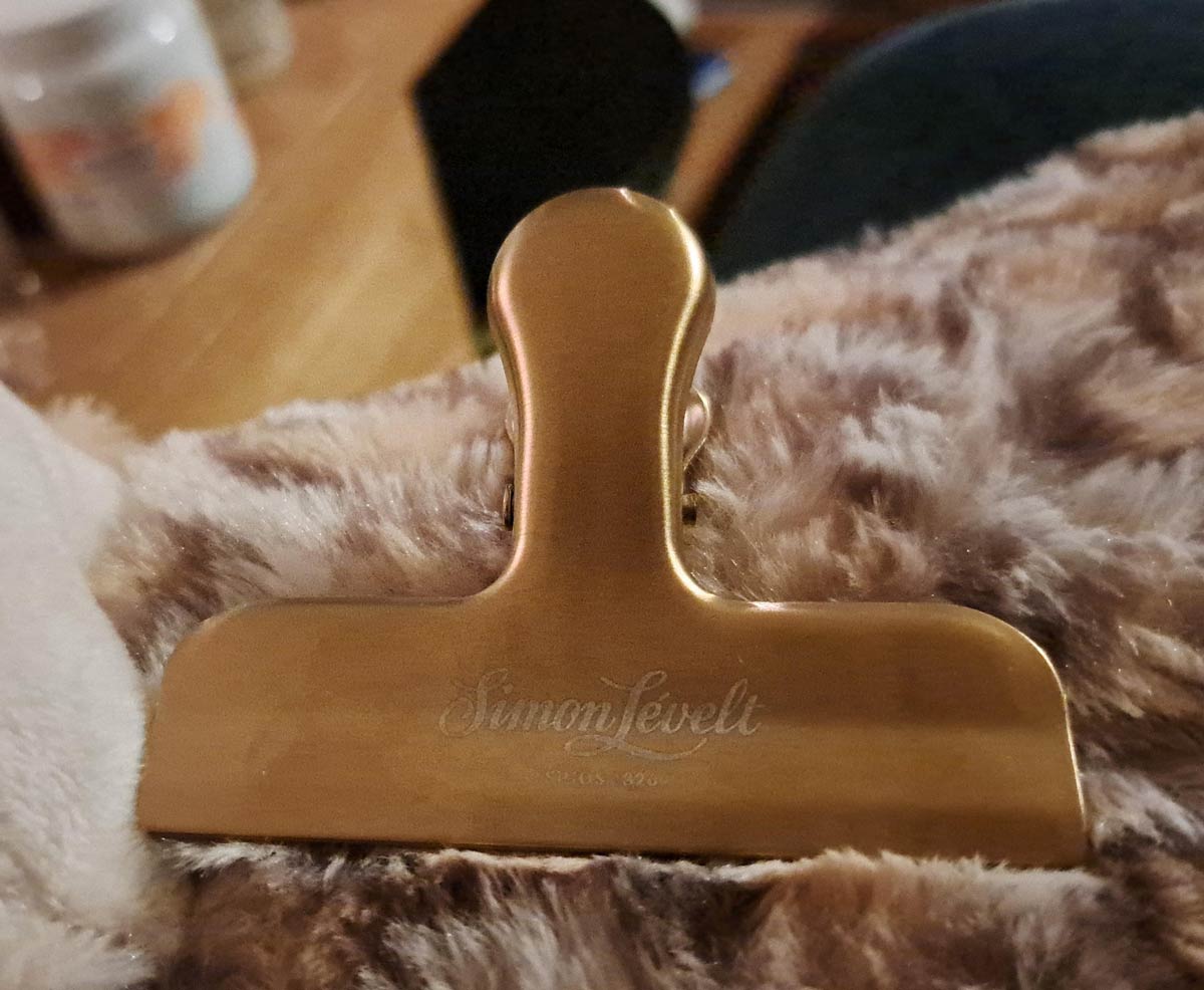 My boyfriend gifted me this metal binding clip thinking it was a hair clip. He admitted he'd found it kinda strange that a tea shop sold hairclips