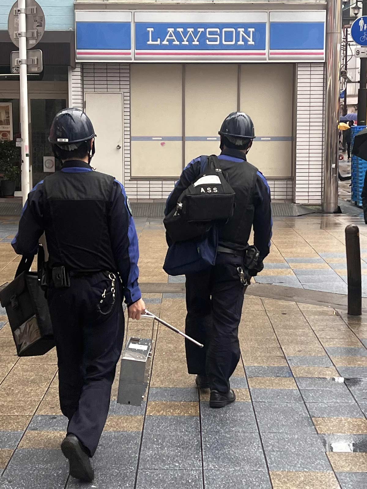 I work in Japan. Saw these security guards hauling ass!