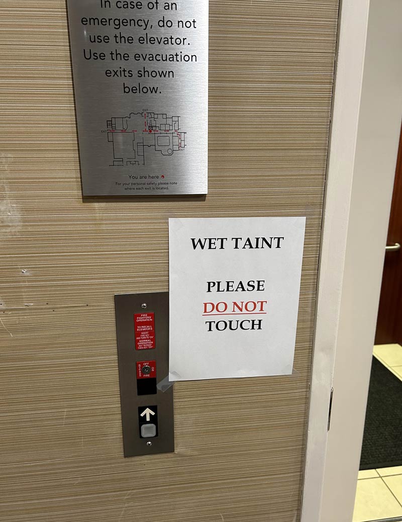 This wet paint sign has an amusing misspelling