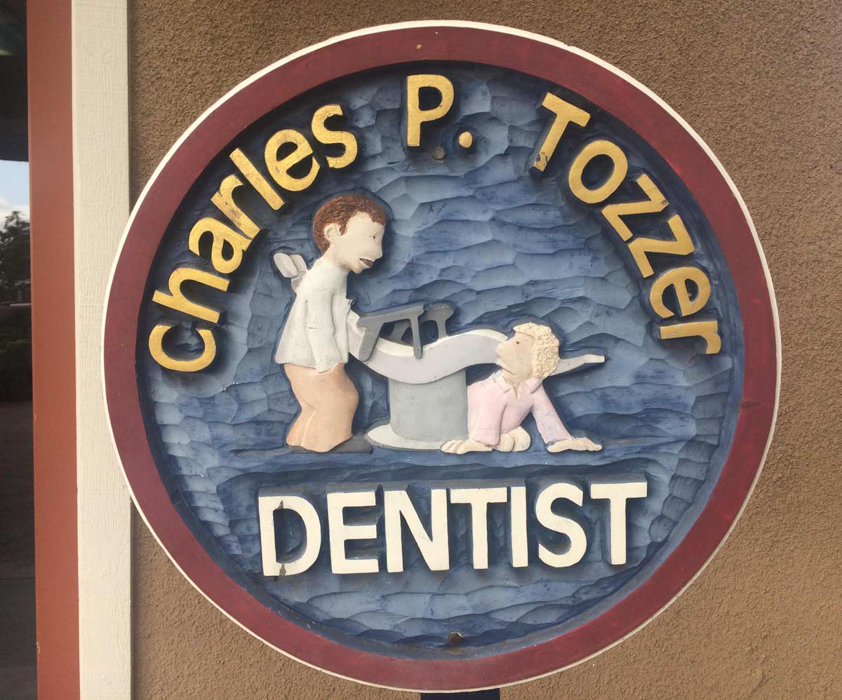 Funny dentist sign