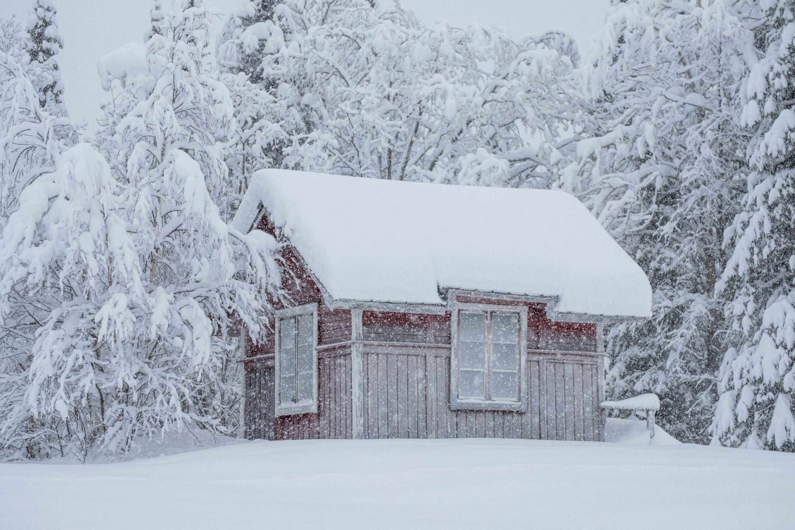 Snowy Hut Masugnsbyn, Sweden
