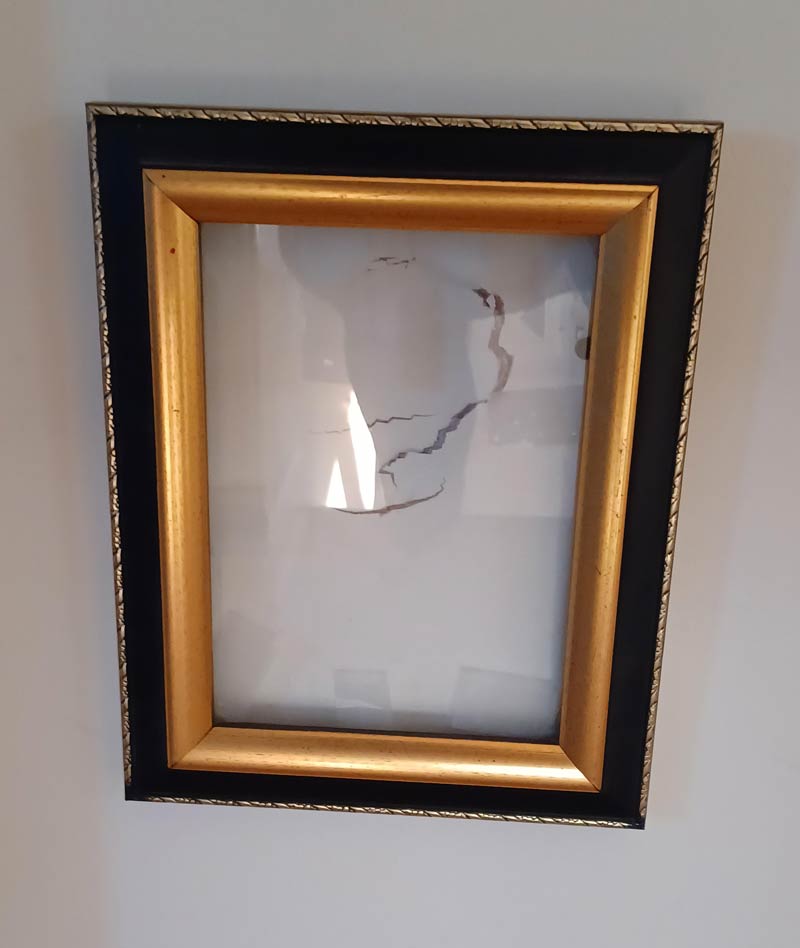 My father fell against the wall and framed it
