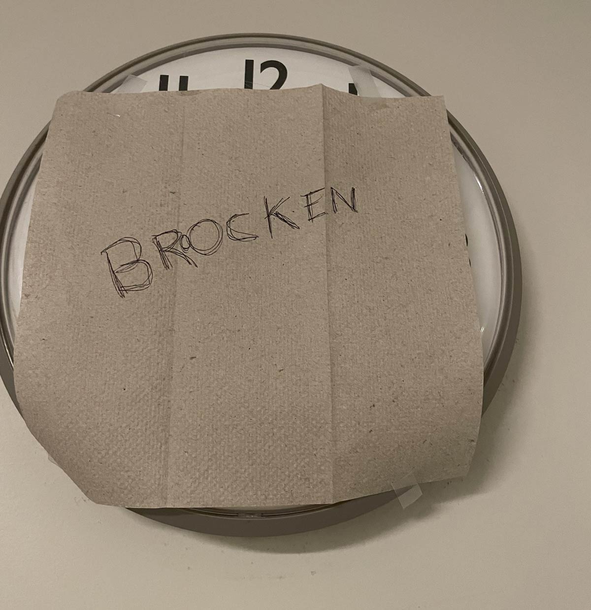 Even a brocken clock is right twace a der