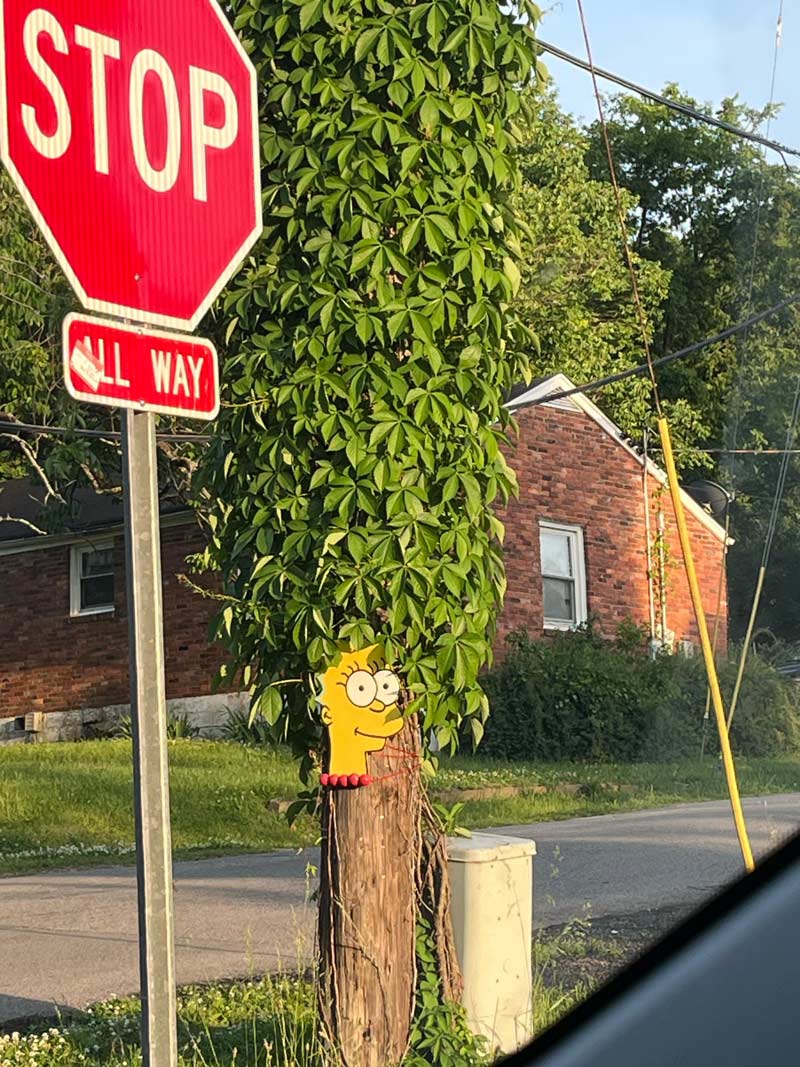 Marge Simpson has returned (with eyelashes this time)