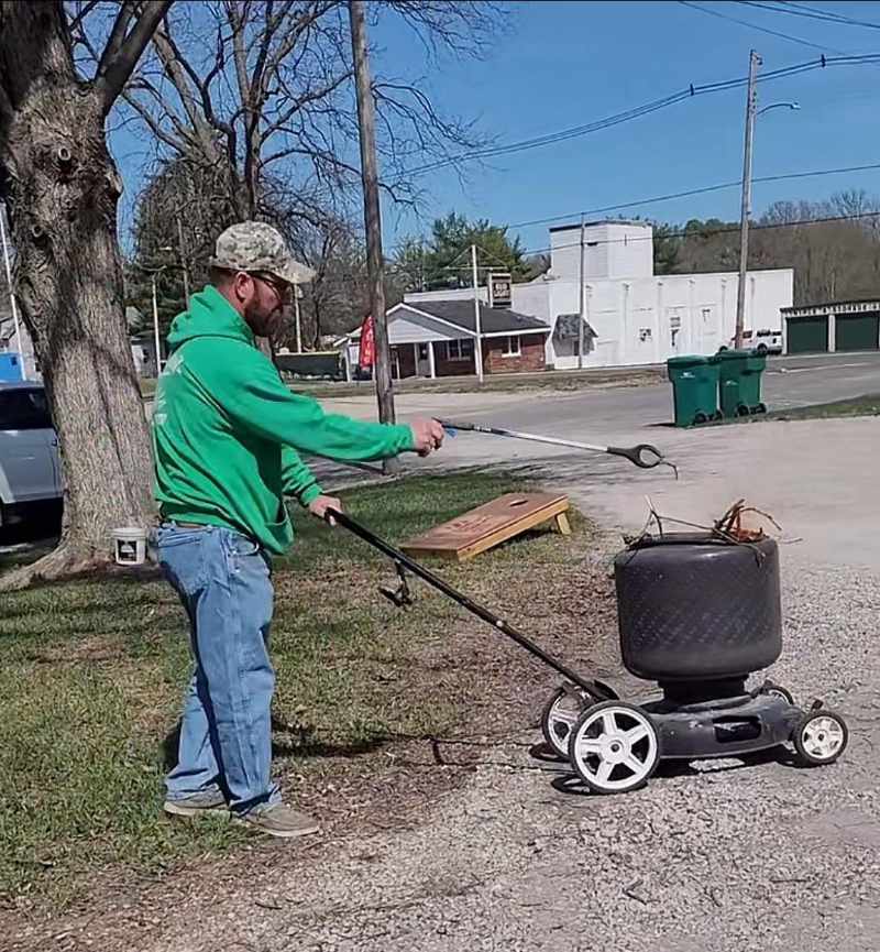 Mobile yard clean up and burn bucket