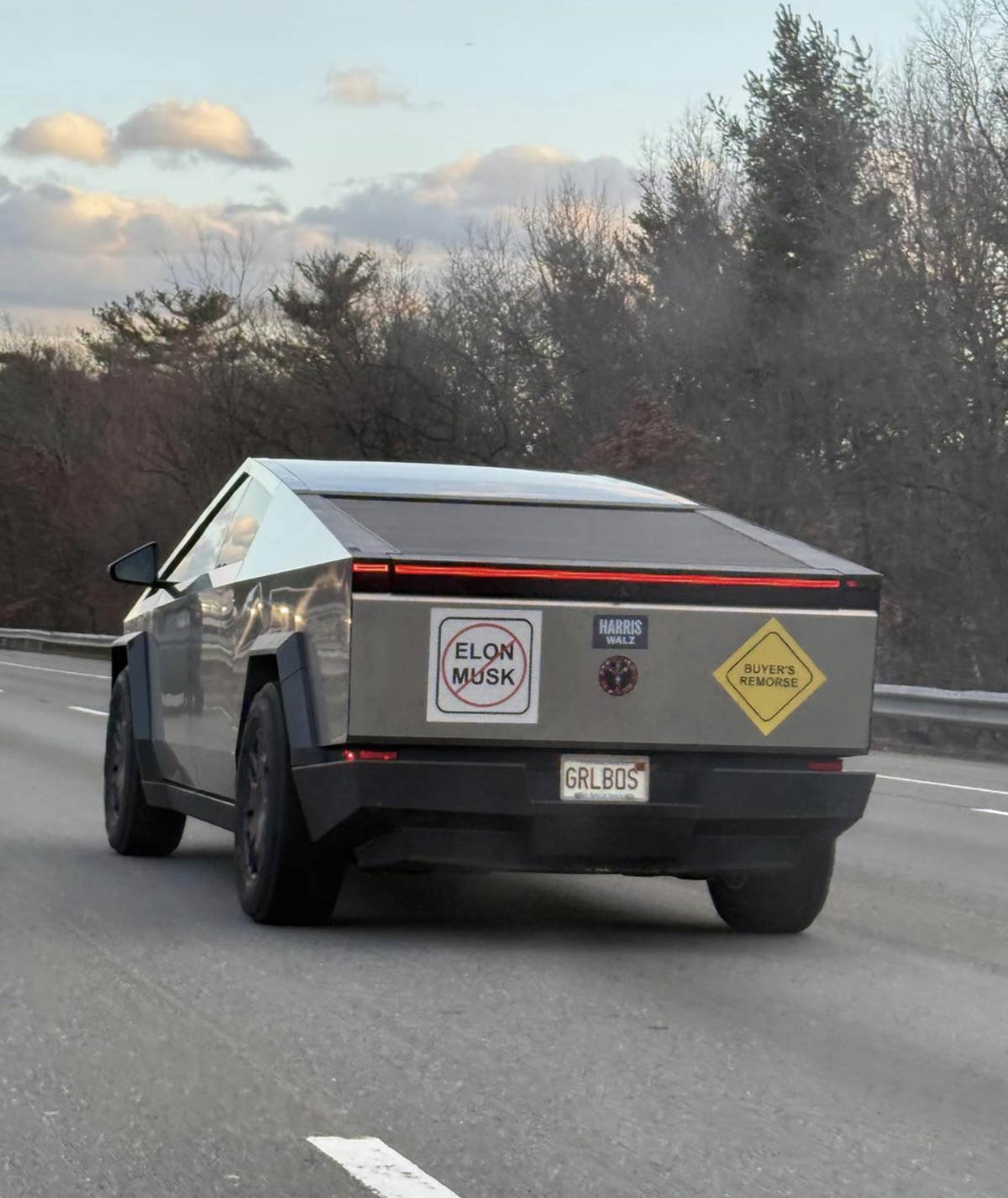 Owner of a Tesla Cybertruck with buyer’s remorse