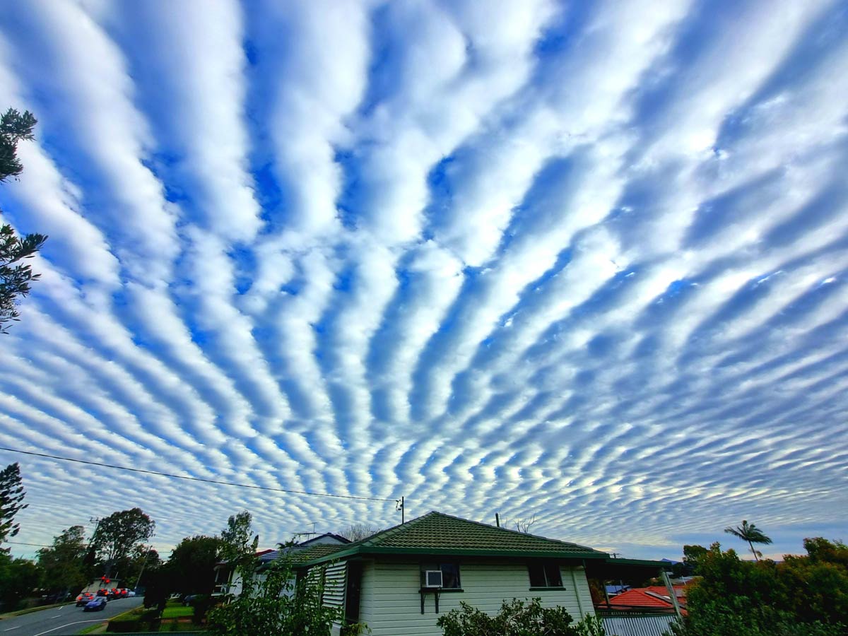 The sky outside my house looks like a badly rendered video game
